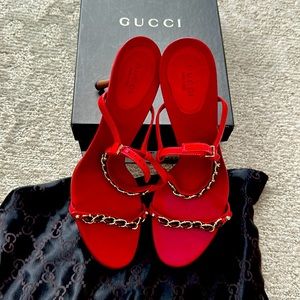 Gucci read 2 1/2 inch heels size 10 B original box beautifully maintained